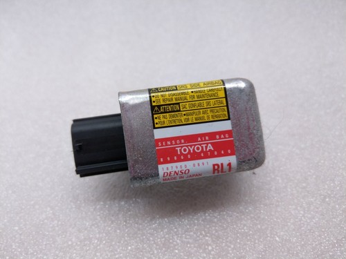 Toyota Prius 2 II Airbagsensor Crash Sensor Airbag Modul Steuergerät 89860-47040