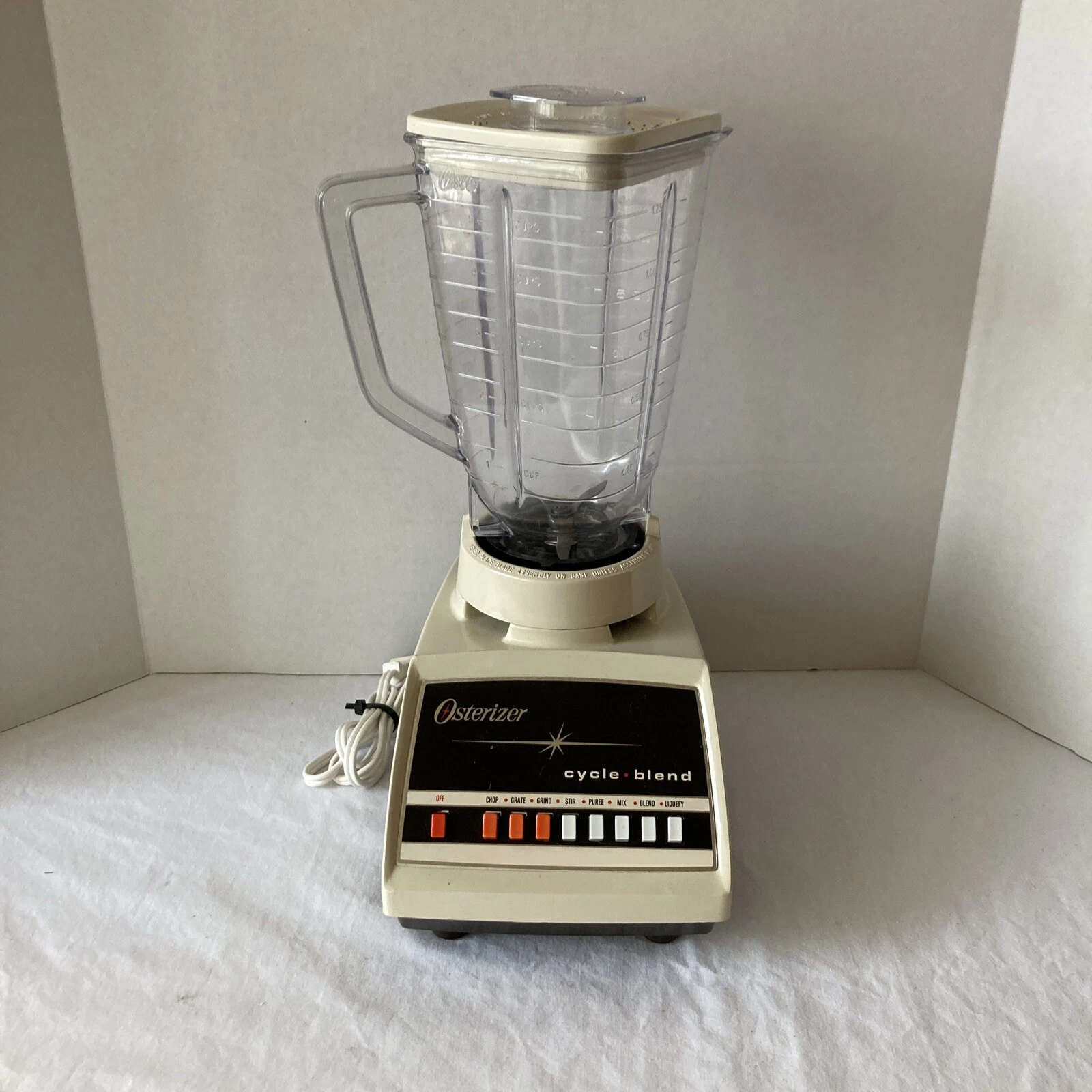 Vintage Oster Osterizer Cycle Blend Liquefier Blender 867-16 Almond 1985
Opens in a new window or ta