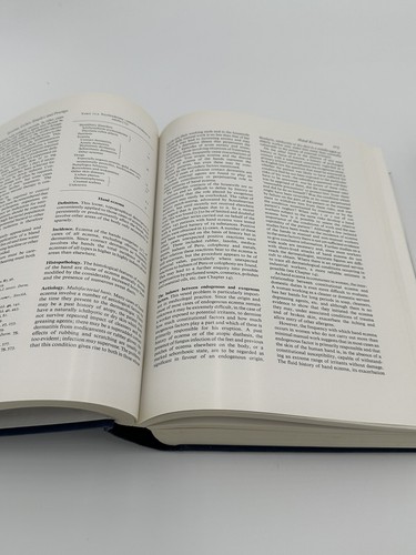 TEXTBOOK OF DERMATOLOGY By Arthur D. S. Wilkinson And F. J. G. Ebling Rook 1 & 2 - Picture 8 of 16