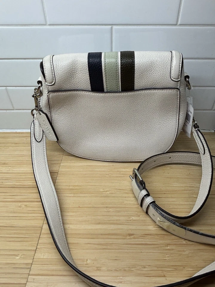 Bolso COACH Jade Saddle Varsity Stripe Tiza Multi *AUTÉNTICO* 1924 - SVQZZ ¡NUEVO CON ETIQUETAS! Foto 2 de 4