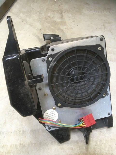 audi a3 8l subwoofer