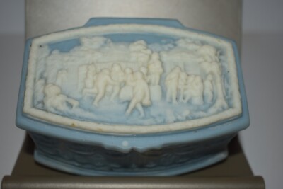 BLUE & WHITE INCOLAY STONE JEWELRY TRINKET DISH - HINGED LID VELVET LINED