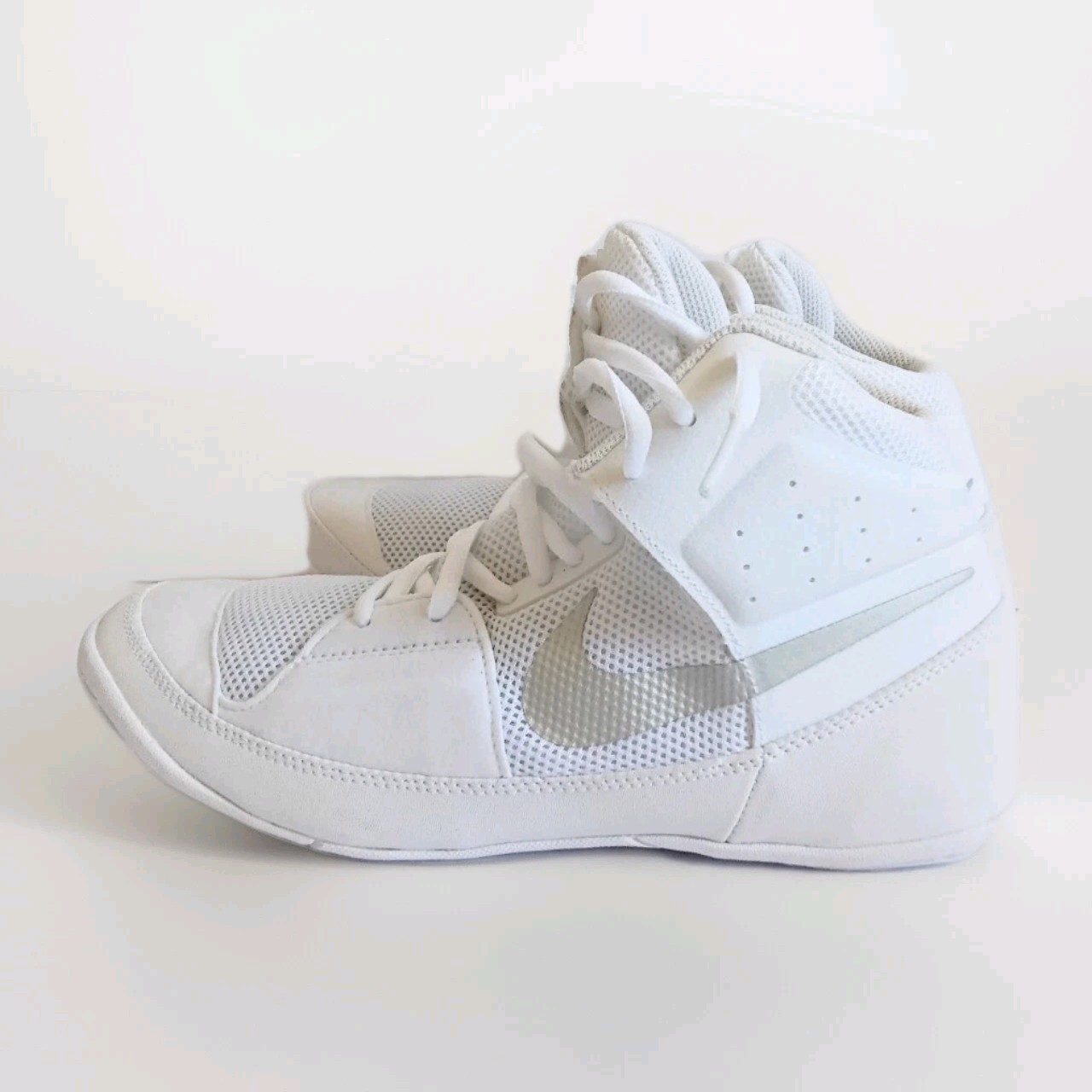 Size 8.5 Nike Fury Wrestling Shoes Mens White Silver Metallic Size 8.5 Nike Fury Wrestling Shoes Mens White Silver Metallic