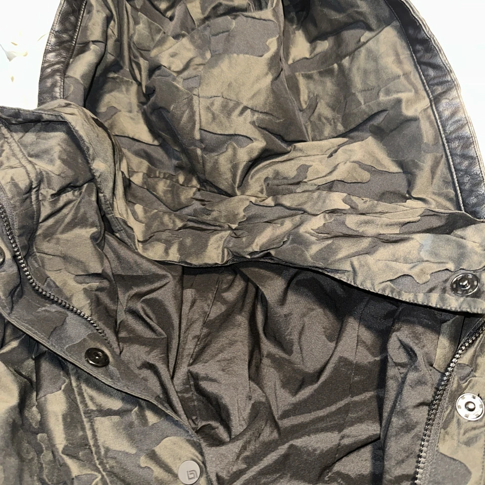 JAQUETA COM CAPUZ BLANC NOIR CAMO ANORAK; TAMANHO Pequeno  - Imagem 4 de 4