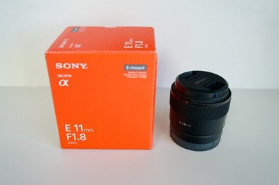 Sony E 11mm f/1.8 Ultra Wide APS-C Prime Objektiv - geöffnet nicht benutzt