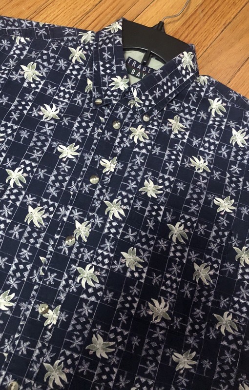 EUC Men’s Trader Bay Floral Checkered Pocket Hawaiian Camp Shirt Size M Cotton