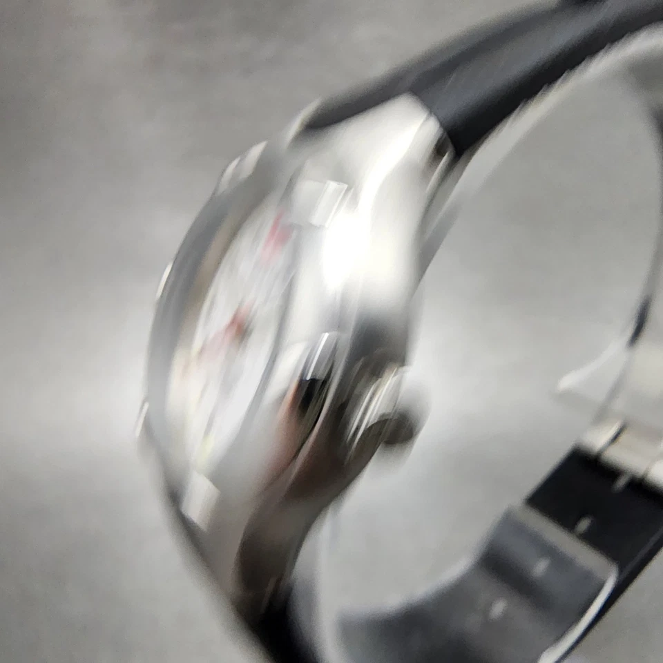 Reloj de buceo Wenger para mujer 28 mm esfera blanca acero fecha redonda 250.0492 batería nueva Foto 3 de 4