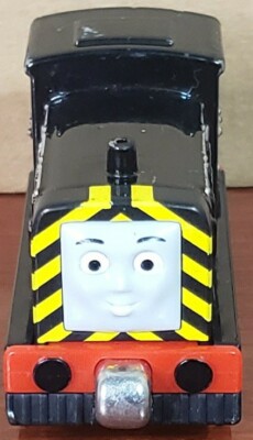 MAVIS-Thomas The Train & Friends Metal Diecast Take Along N Play w/ magnet 2009