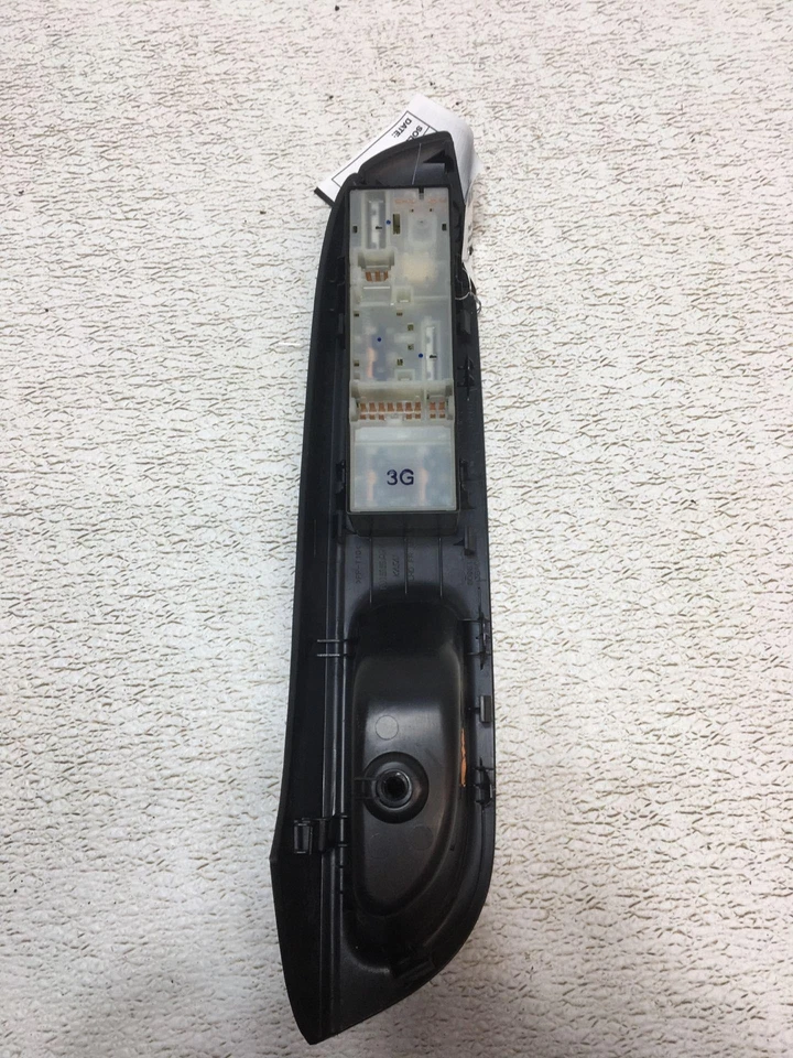 Interruptor de puerta delantero Nissan Versa 13 Foto 3 de 3