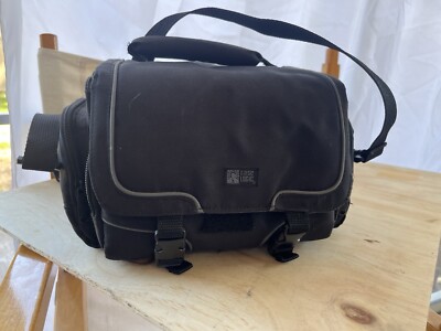 Case Logic Camera Camcorder Bag Should Bag Soft Inside Pockets Lots of Storage 