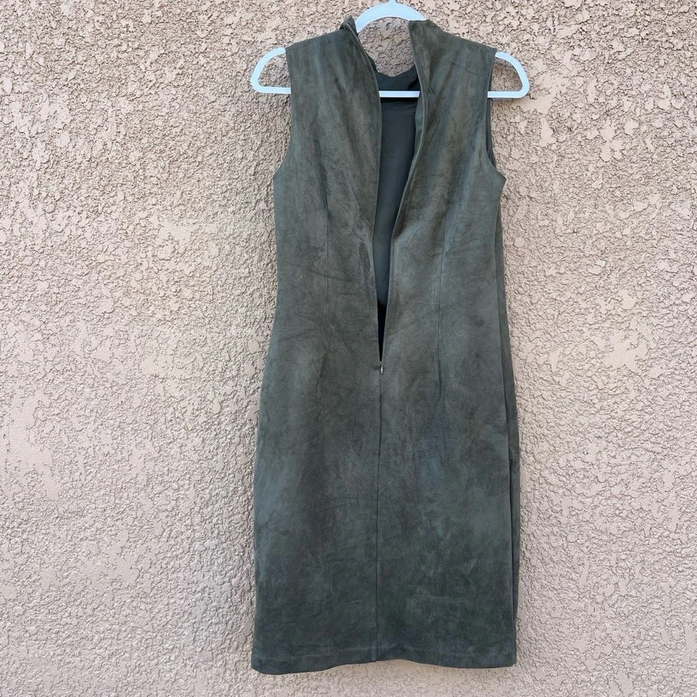 VETEMENTS Abito donna J. McLaughlin scamosciato verde senza maniche completamente foderato preppy contemporaneo