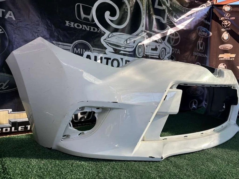 Parachoques delantero Toyota Corolla 2014-2016 OEM con agujeros de luz antiniebla Foto 3 de 4