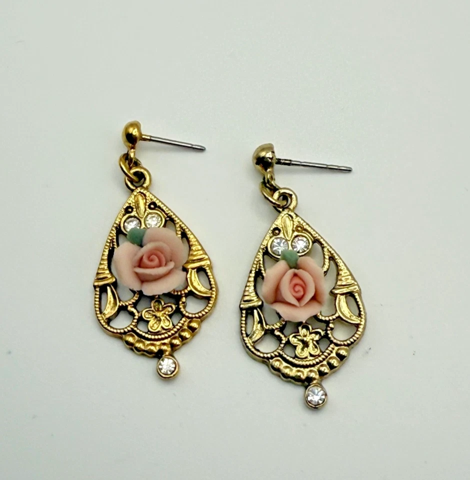 Vintage 1928 Pink Rose Basket Brooch & Filigree Dangle Earrings Set Gold Tone - Image 4 of 4