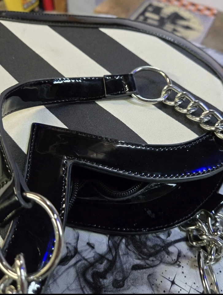 Bolso de mano Sourpuss XL a rayas en forma de corazón Foto 4 de 4