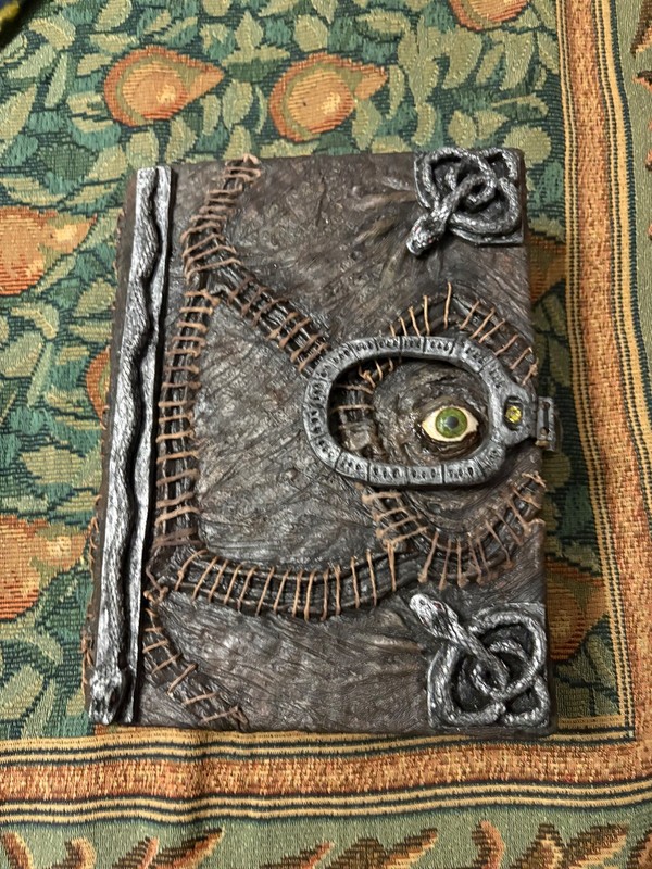 Handmade Hocus Pocus Spell Book Prop – Movie Replica, Aged Pages, Magnetic Claw