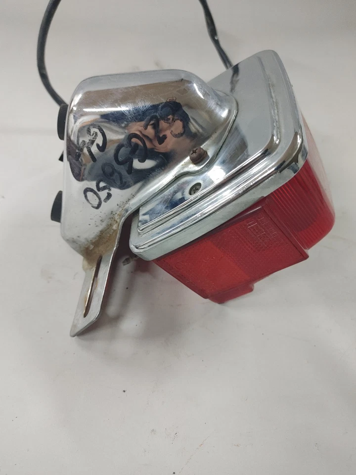 Задний стоп-сигнал 1983 Suzuki GS850GL 35720-49130-999 (трещины) - Изображение 4 из 4