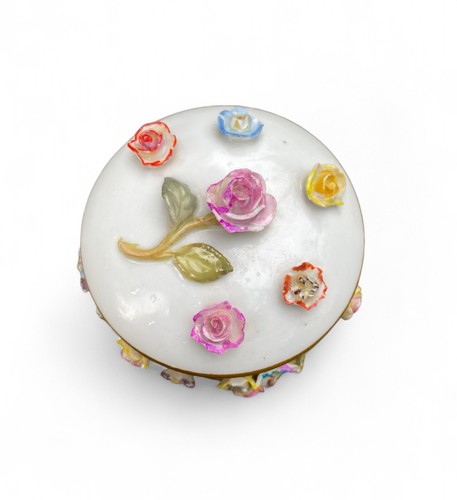 Meissen flower encrusted pill box, c. 1880. - Picture 6 of 9