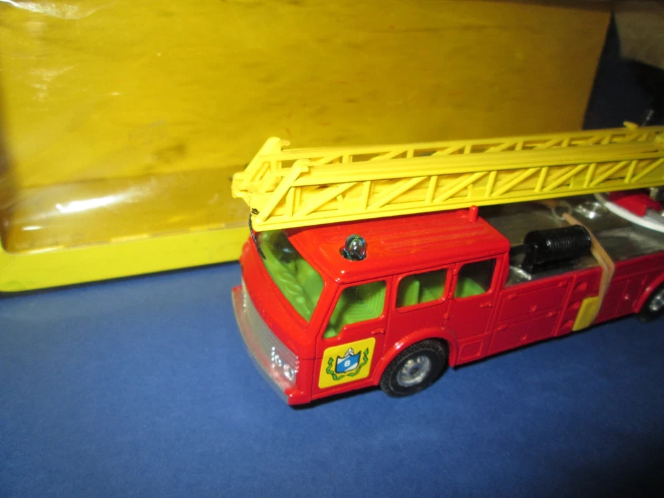 corgi toys 1/43 CORGI 1120 DENNIS CAMIO ANTINCENDIO---CON SCATOLA ORIGINALE--- - Immagine 2 di 4