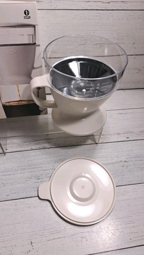 Cafetera para verter una sola porción OXO Brew 12 onzas blanca - Imagen 7 de 14