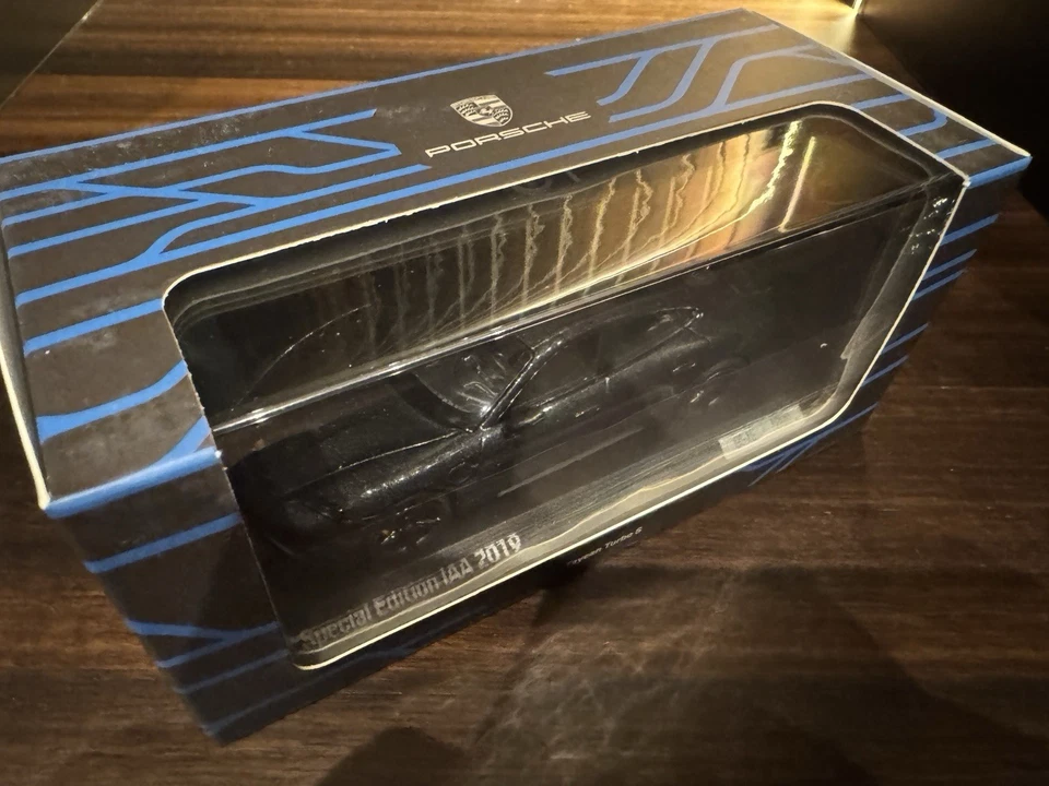 PORSCHE Taycan Turbo S IAA 2019 WAP0202890SGT3 - Immagine 2 di 4