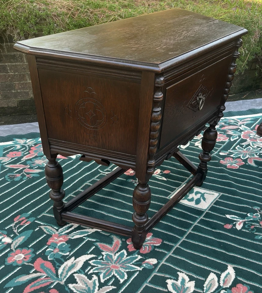 Mesa auxiliar/servidor de roble romano tallado gótico renacimiento jacobeo años 30/40 Tomlinson Foto 3 de 4