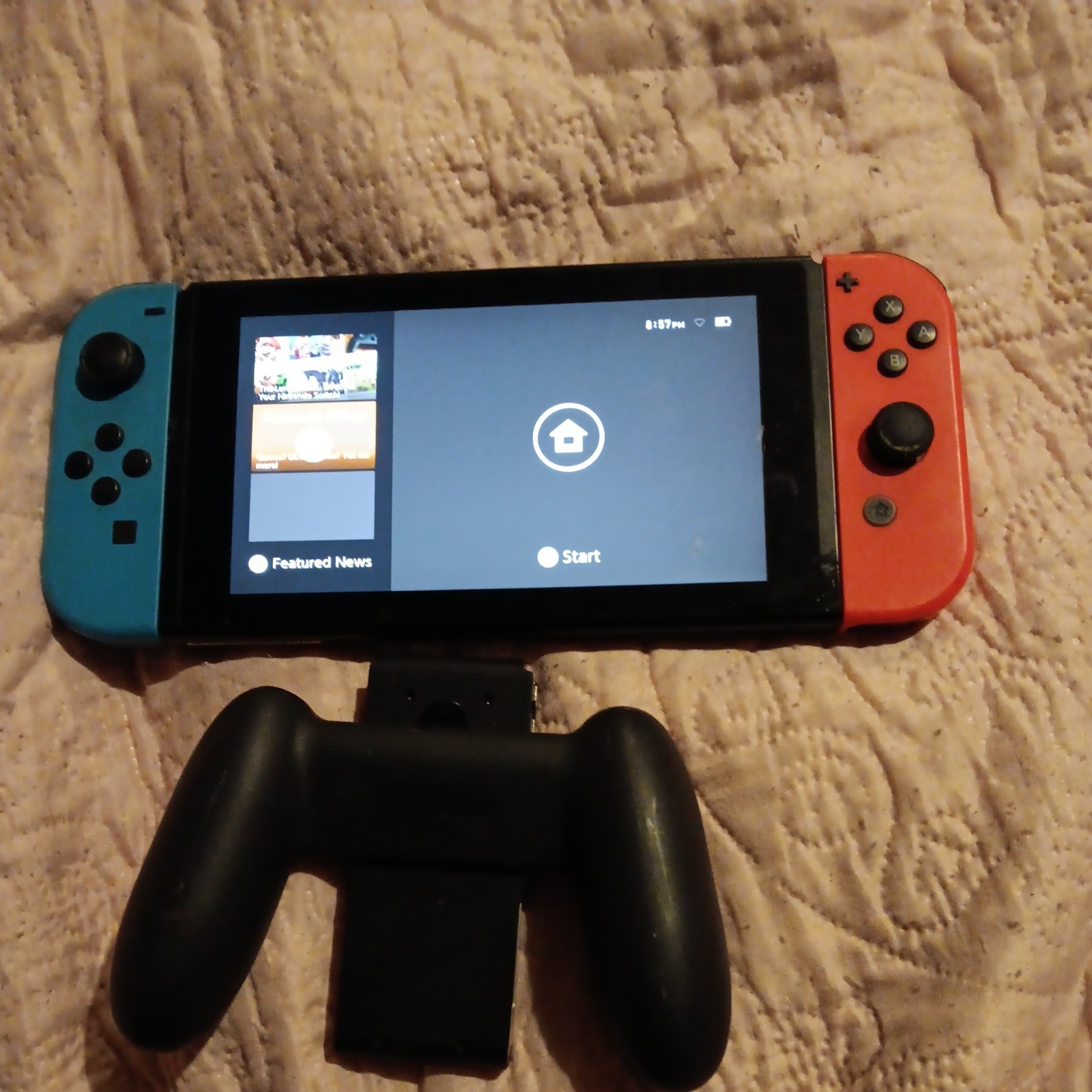 Nintendo Switch Black 32GB Excellent Condition w/ Power + Grip