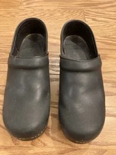 Dansko Clogs Womens US 8.5 to 9 EUR 39 Black Leather Slip On Shoes Nurse Work