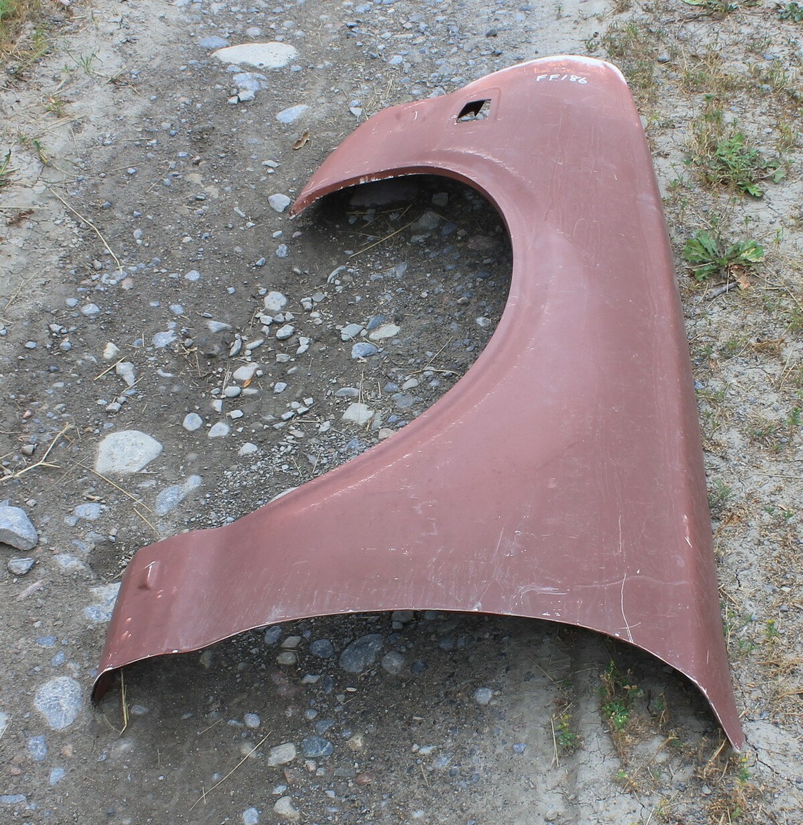 Fits Nissan Datsun 610 71-73 - Left Fiberglass Front Fender (FF186