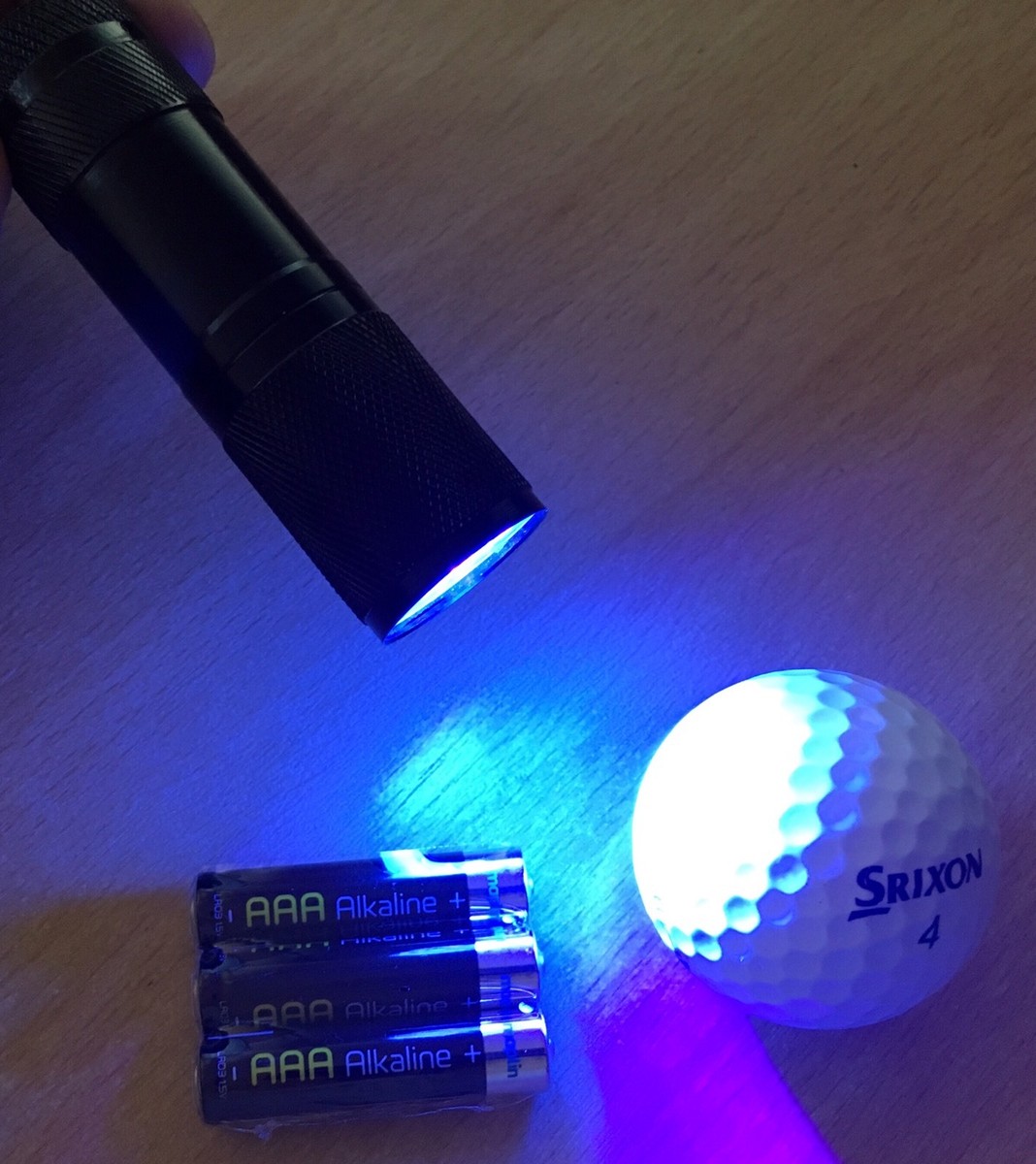 Golf- Golf Ball Finder Torch UV LEDS FREE BATTERIES