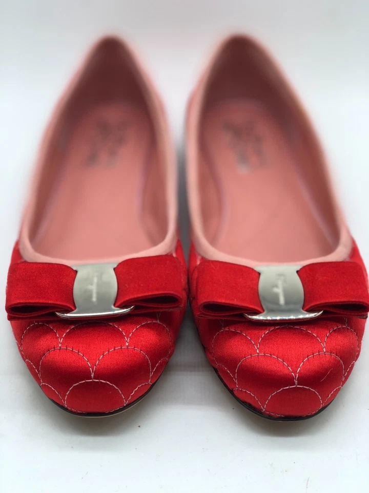 Salvatore Ferragamo Nuevo Mujer Rojo Acolchado Satén Zapatos Planos Arco Talla 7 C DY0114 Foto 3 de 4