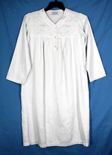 GO SOFTLY PETITE Pale Green FLORAL JACQUARD Lace Trim LOUNGE NIGHTGOWN Sz PM