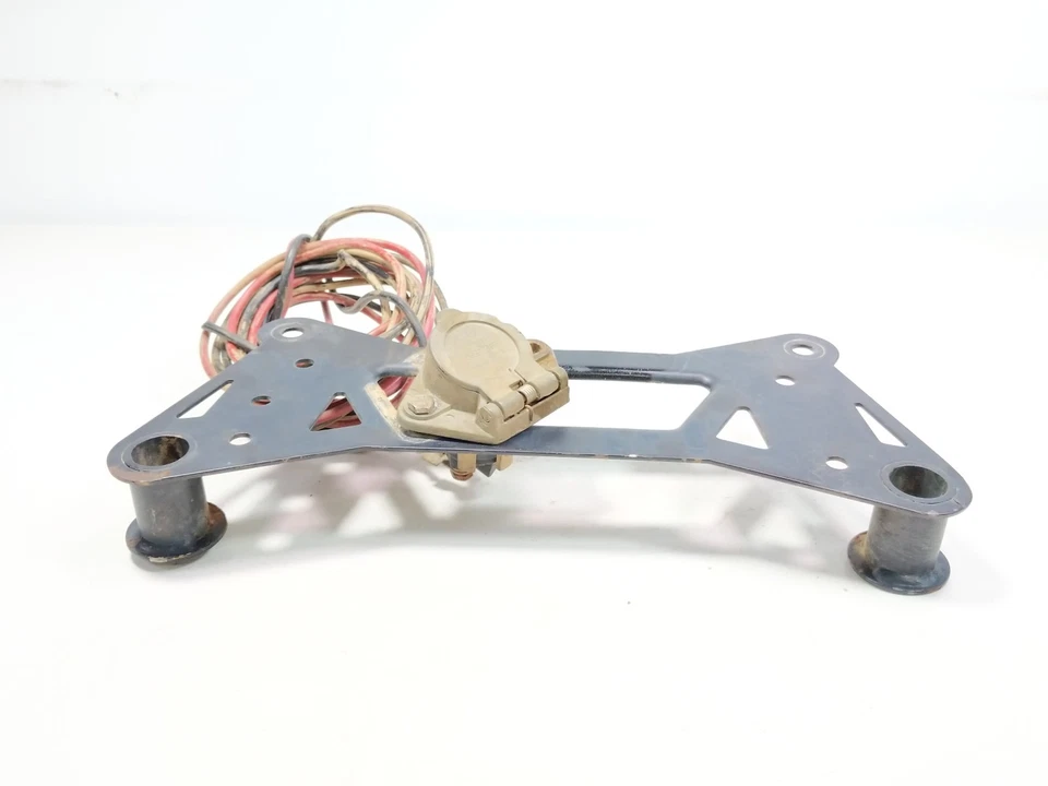 Soporte de montaje de toma de corriente eléctrica 14 Polaris RZR 4 800 (tablero) Foto 2 de 4