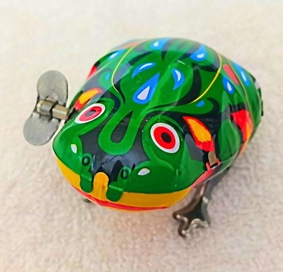 2025 Tiaowa Wind Up Green HOPPING TIN FROG Colorful Lithograph Design All Over