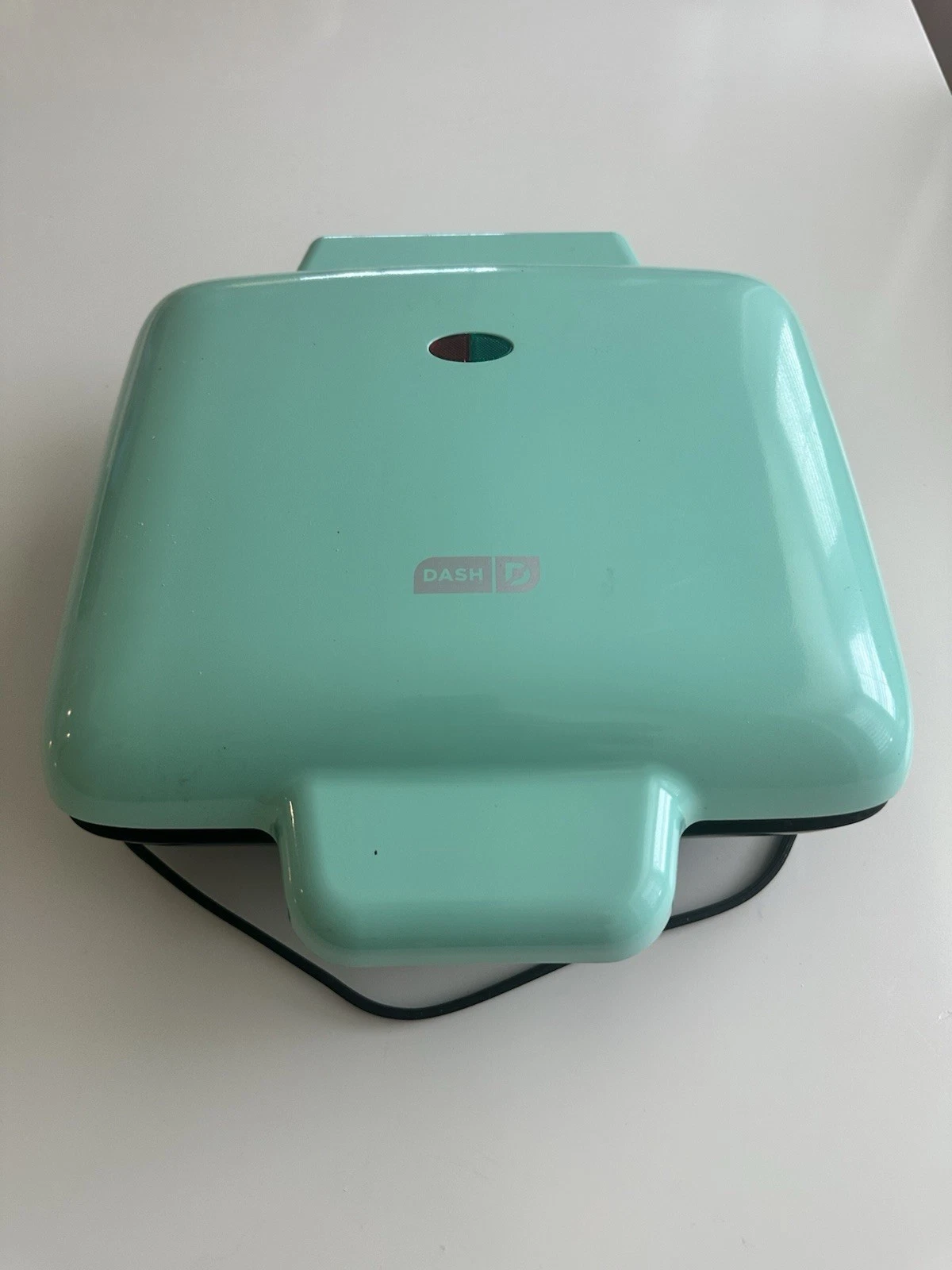 Dash No-Drip Belgian Waffle Maker in Aqua