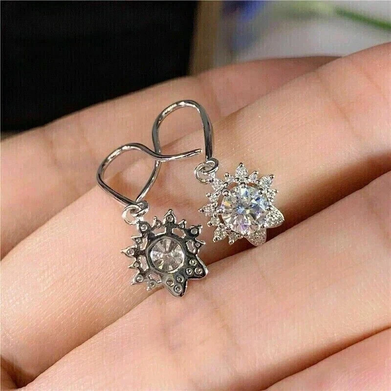 Pendientes colgantes para mujer enchapados en oro blanco de 14 quilates de corte redondo de 2 quilates creados en laboratorio Foto 4 de 4