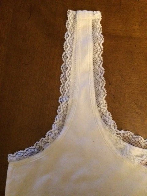 Camiseta feminina nova com etiqueta Juicy Couture pequena marfim $78 - Imagem 3 de 4