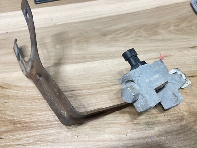 GM 21998450 2003 2004 Chevrolet Tahoe abs brake valve proportioner