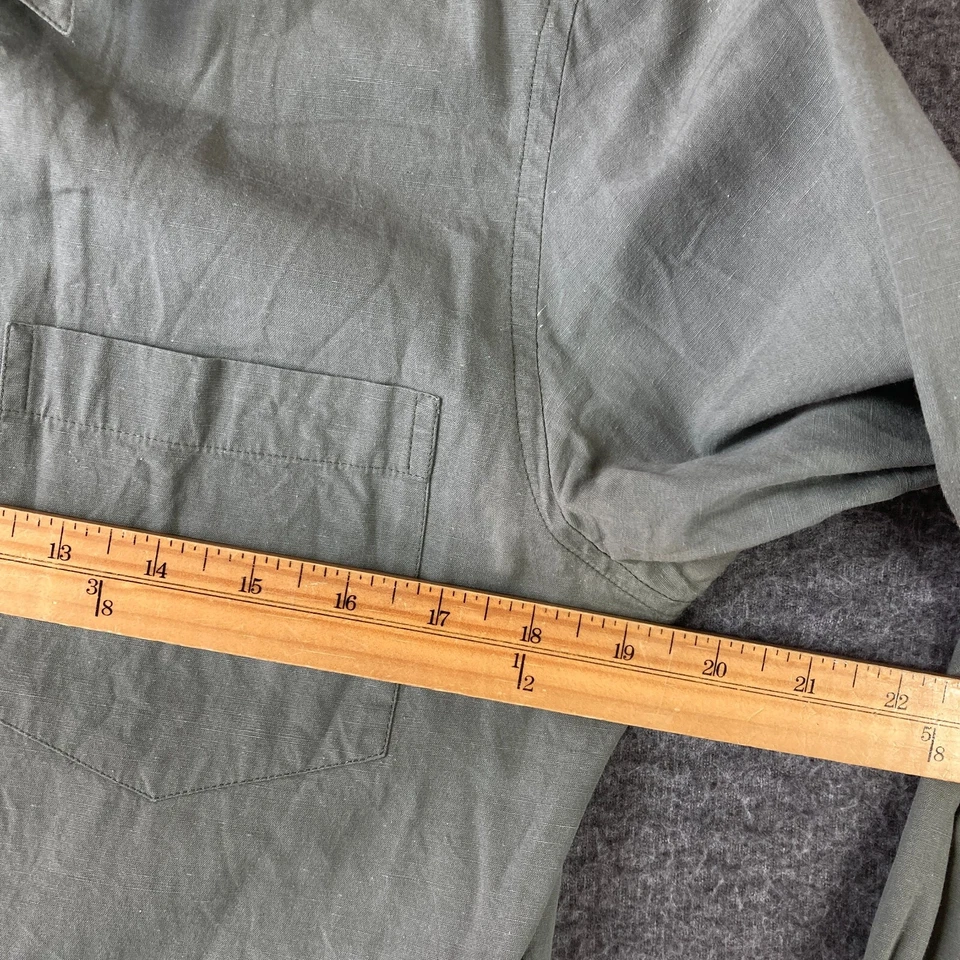 A.P.C. Camisa de algodón y lino con botones para hombre 2 charreteras verdes militares Foto 4 de 4