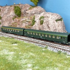 2 voitures DEV AO A8 et B10 "1CL, 2CL" logo blanc encadré, Sncf, Ep IV - REE NW2