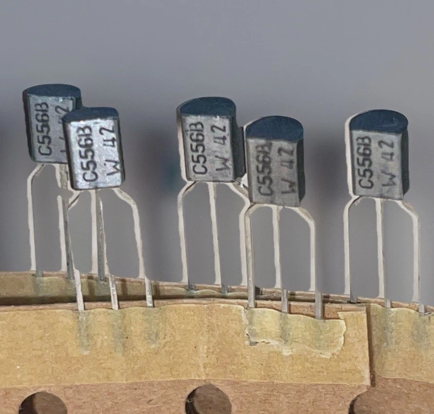5 X Transistor Germanio MP26A PNP 70V - Qualità Militare OTK - Nuovi NOS