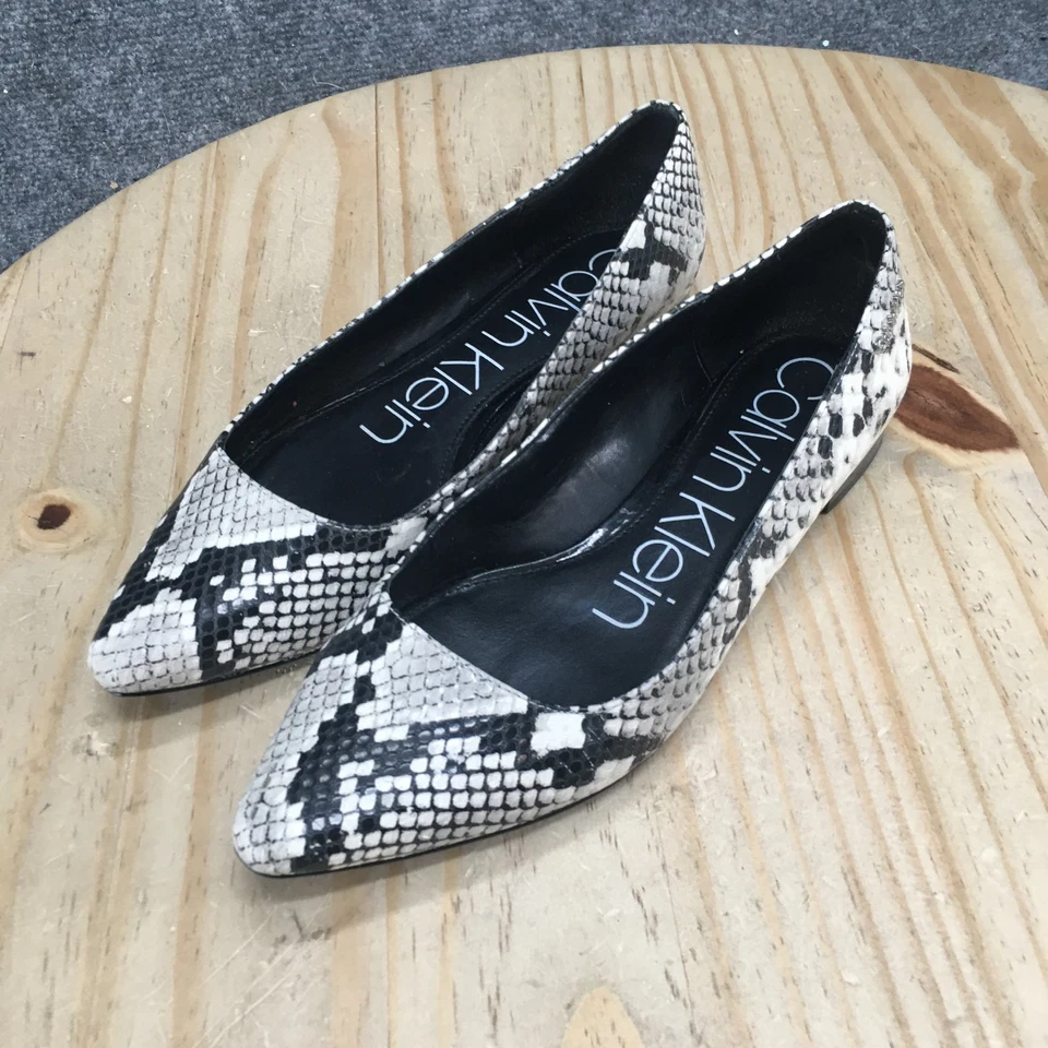 Zapatos sin cordones Calvin Klein para mujer 6,5 estampado de serpiente emergente negros blancos Foto 3 de 4