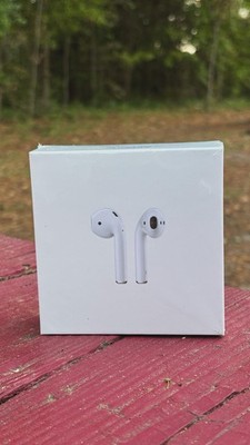 Apple AirPods White Earbud In-Ear Bluetooth w/ Wireless Charging Case