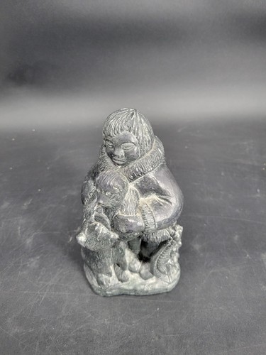 Vintage Wolf Original Canada Soapstone Hand Carved Inuit Man w/ Dogs Sculpture - Picture 7 of 24