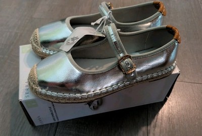 Serra Espadrilles Women's Flats Silver Sz 9 Closed Toe Adj. Buckle Holiday NIB