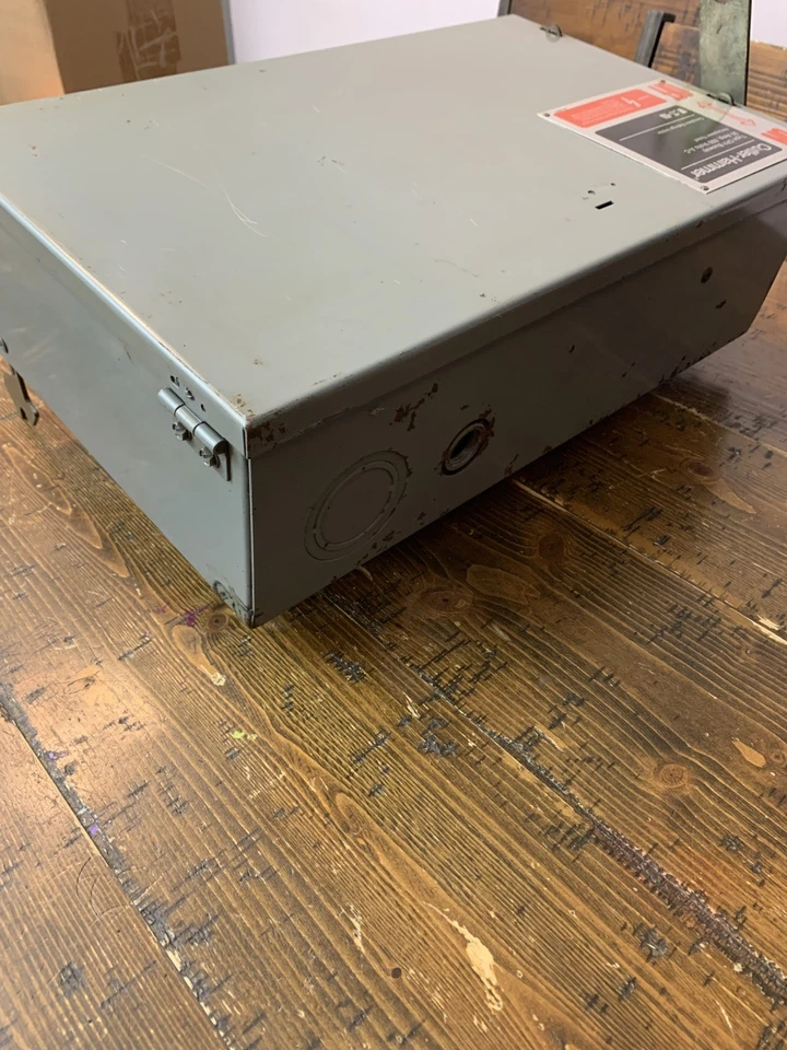 CUTLER HAMMER  CP4HD461 30 AMP 600V FUSIBLE BUSWAY - Fuses Included - Image 2 of 4