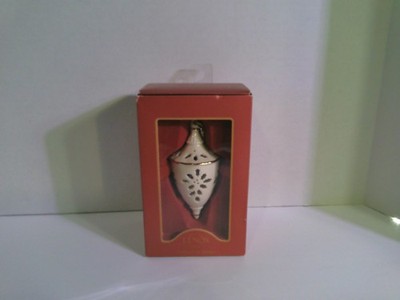 Never Opened Lenox Holiday Fragrance Diffuser Ornament Porcelain Holly Berry NEW