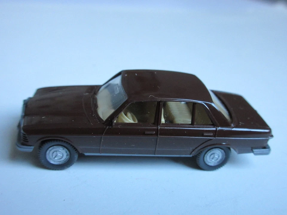 Wiking 1:87 Mercedes 240 D, Marrone Scuro !!! - Immagine 2 di 3