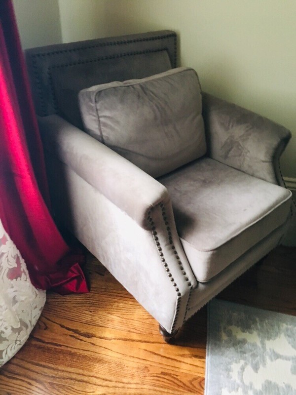 NW SAFAVIEH ARM GRAY VELVET CLUB CHAIR