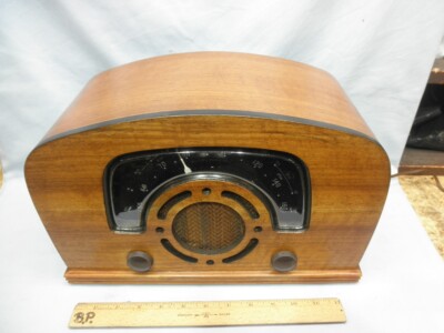 Museum Quality Machine Age 1942 Zenith 6D2620 AM/SW Walnut