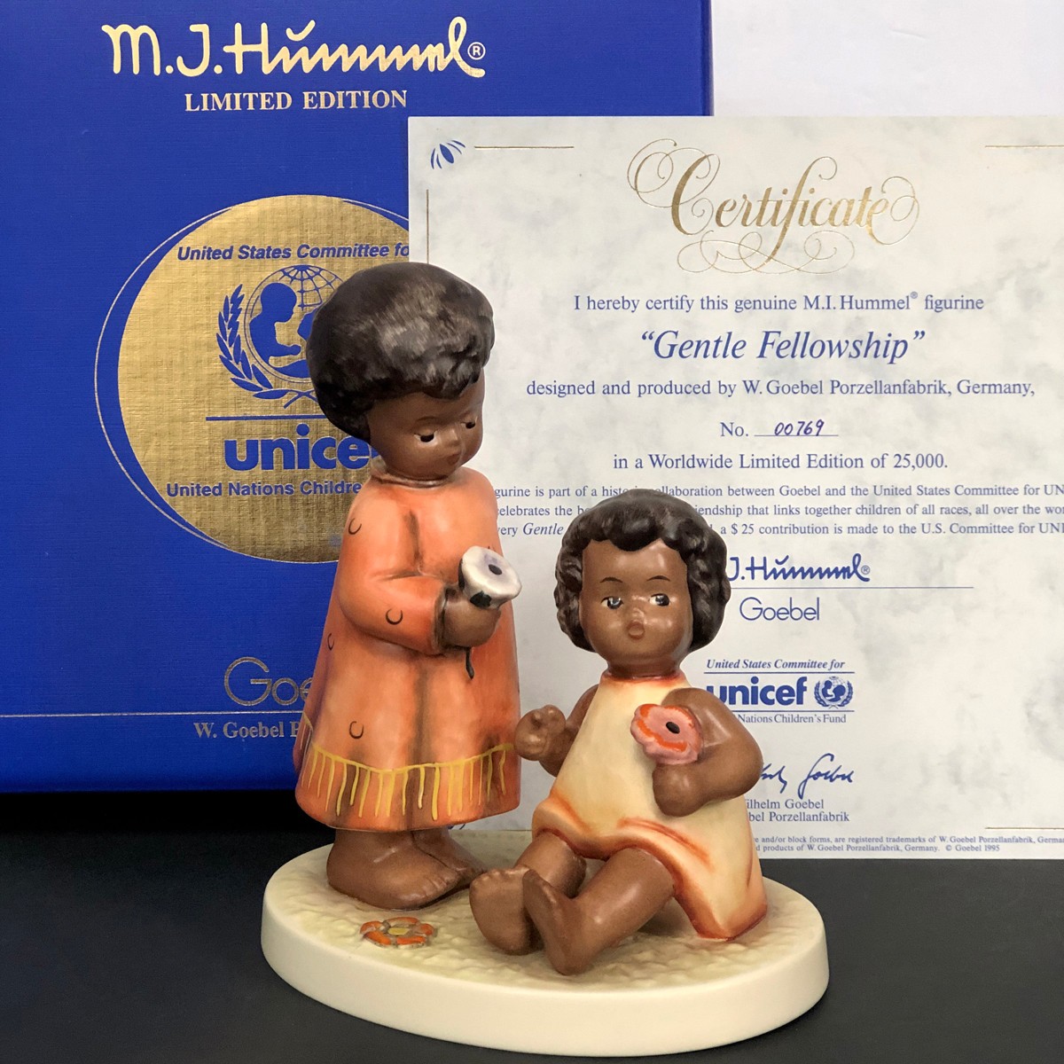 Hummel #628 Gentle Fellowship ~ 5.75" UNICEF Ltd Ed #769/25000 * TM7 ~ MIB ~ COA